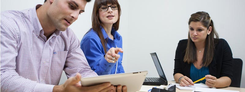 Meeting Planning 101: 4 Key Benefits to Technology | HTR